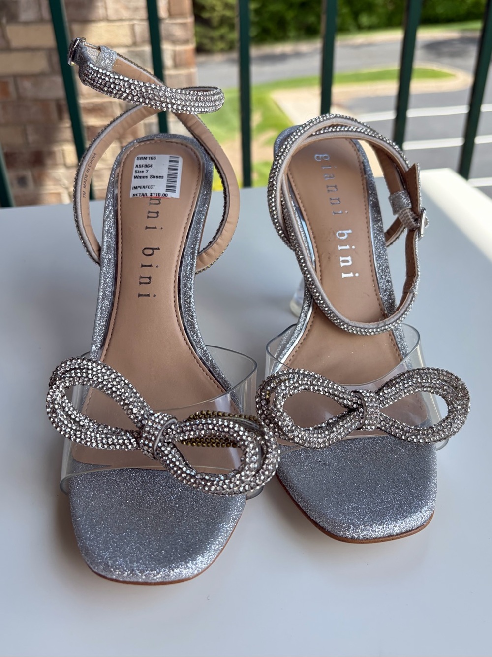 🆕🪩 Gianni Bini Rhinestone Bow Clear Heel Sandals Silver Glitter Size 7 Party - Picture 4 of 17